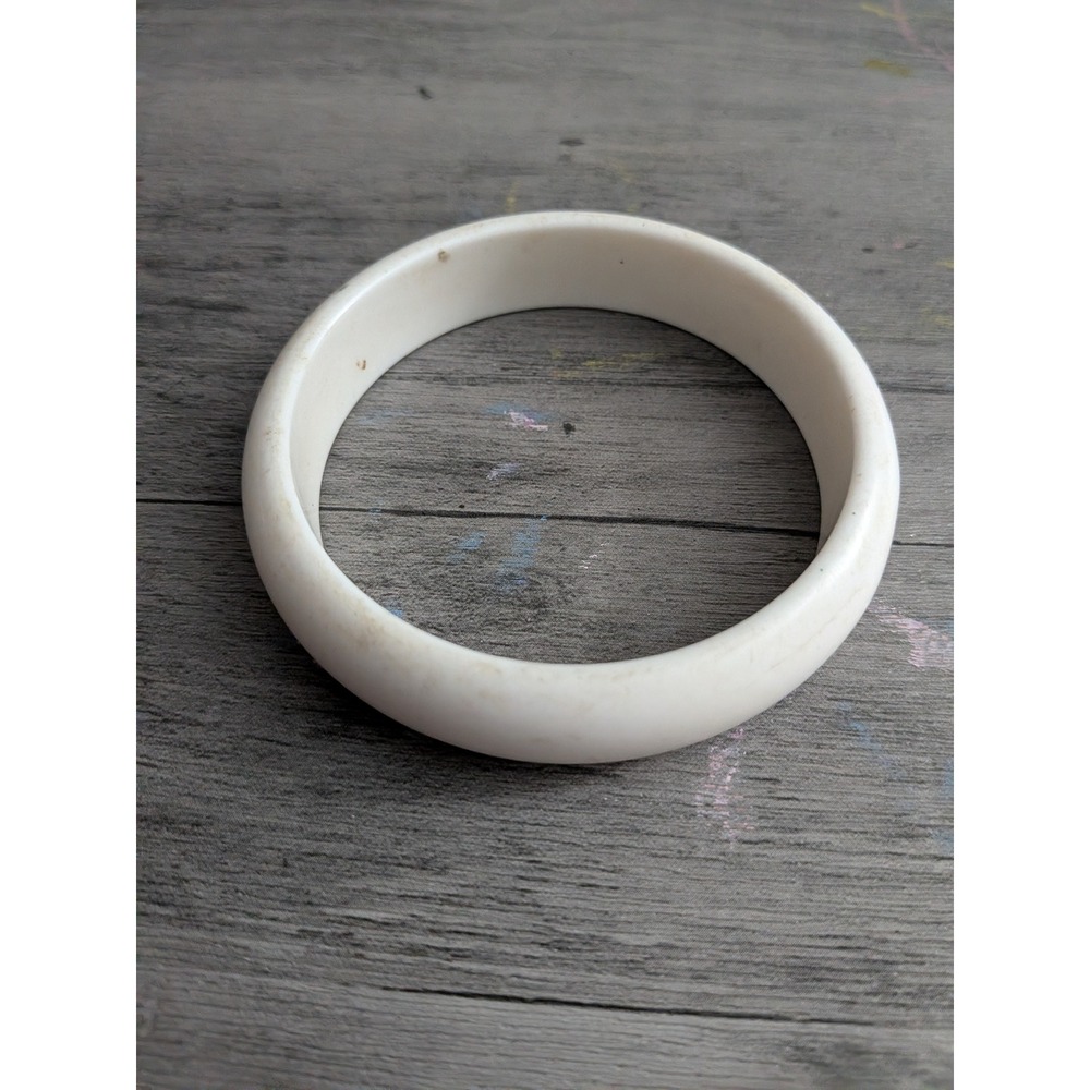 Vintage Cream White Resin Bangle Bracelet Minimalist Chunky Ivory Tone Round